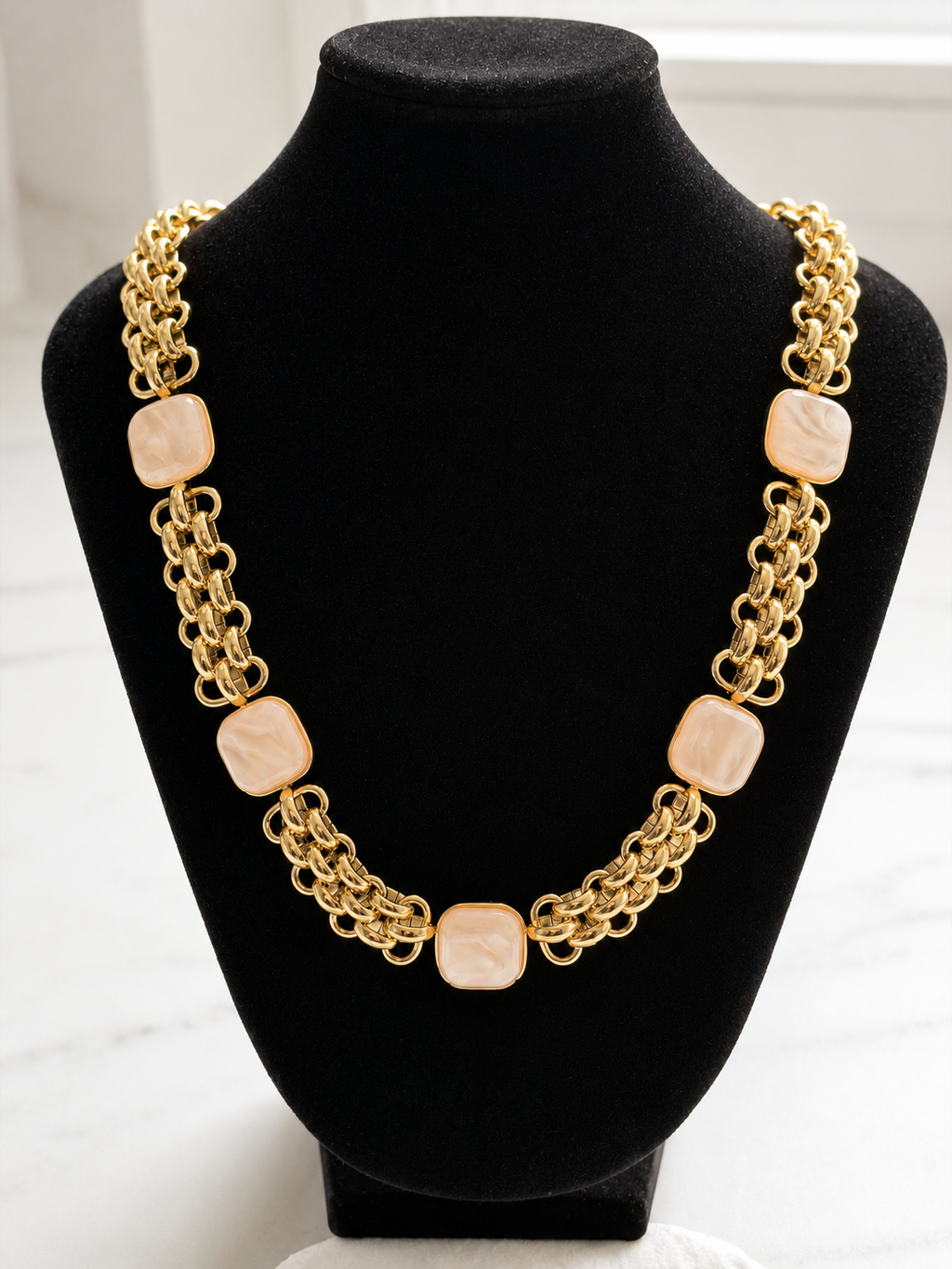 Yumna beige Collier